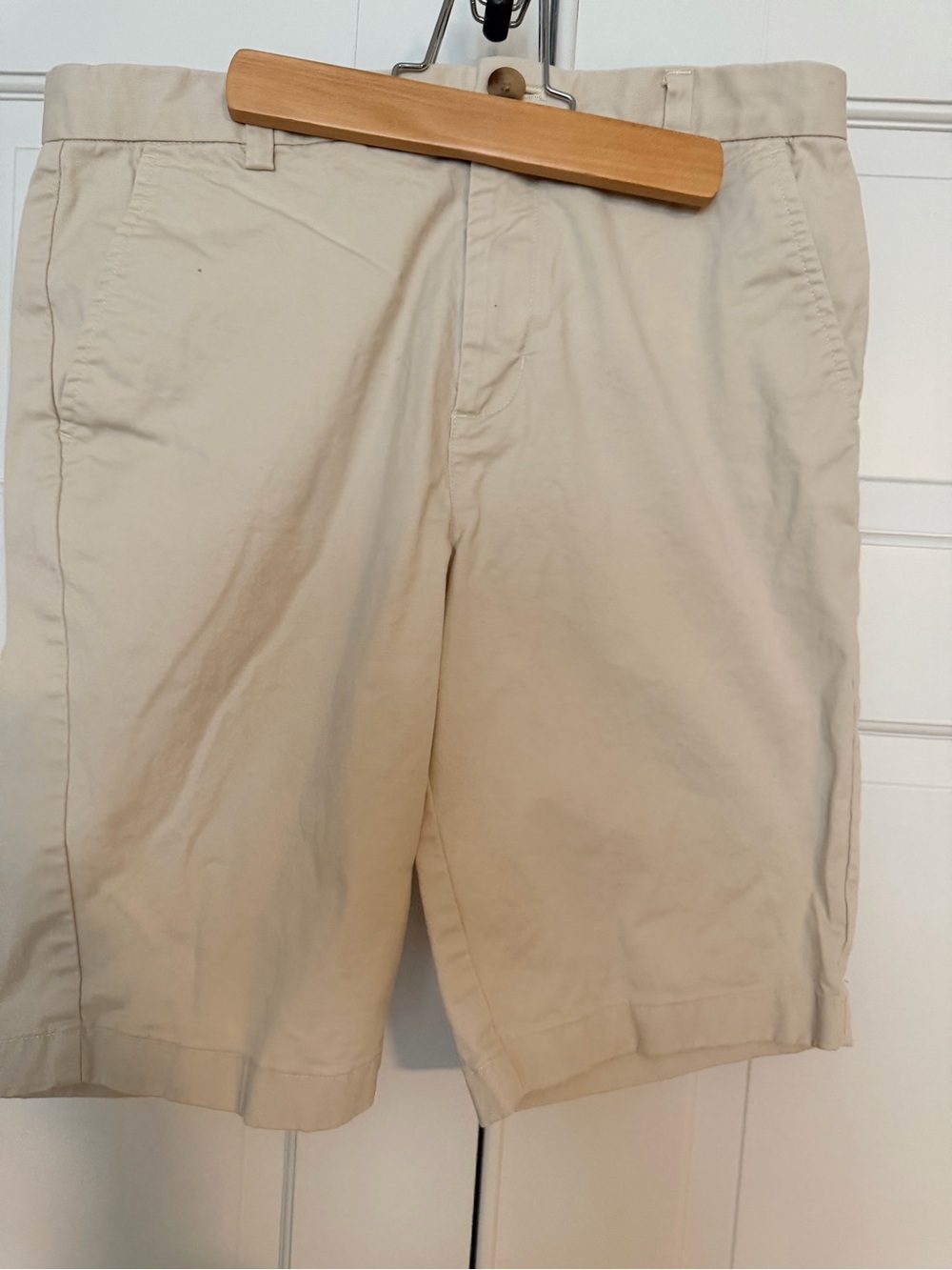 Vineyard Vines Boy’s Flat-Front Cotton Shorts size 18